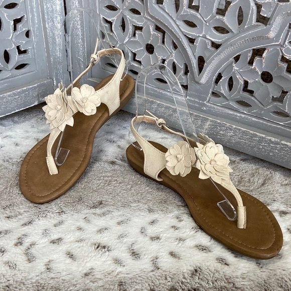 Nicole tan cream vegan leather floral sandals size 6 boho chic resortwear summer - Picture 12 of 12